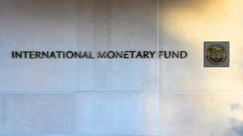 Vista de la sede del Fondo Monetario Internacional en Washington, entidad que junto al Banco Mundial aprobó las reformas al marco de evaluación de la deuda de países de bajos ingresos