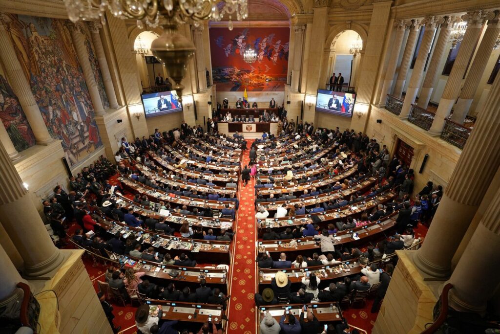 Edificio del Congreso de la República de Colombia durante la discusión del proyecto de ley del presupuesto general de la nación