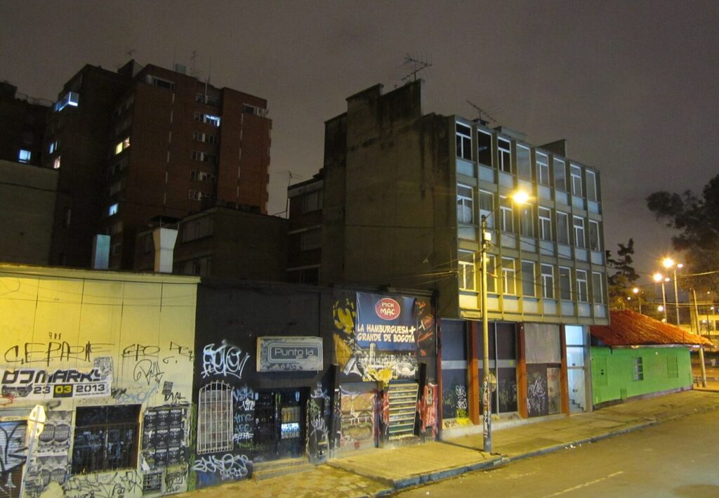 Calle del barrio Chapinero en Bogotá, donde las cámaras del C4 detectaron un presunto caso de microtráfico cercano al Parque de los Hippies
