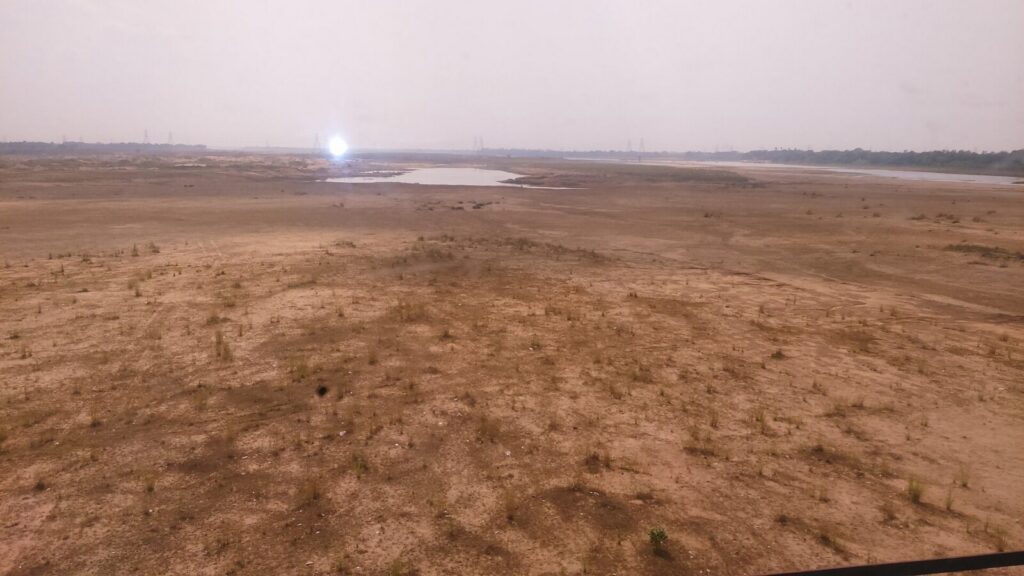 Río con caudal reducido en Santander durante la sequía asociada al fenómeno de El Niño