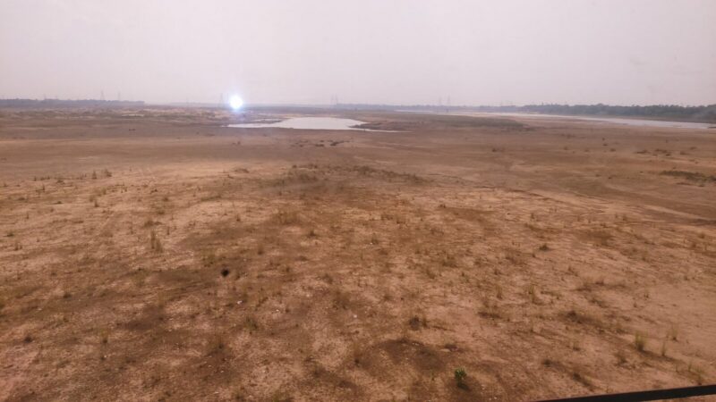 Río con caudal reducido en Santander durante la sequía asociada al fenómeno de El Niño