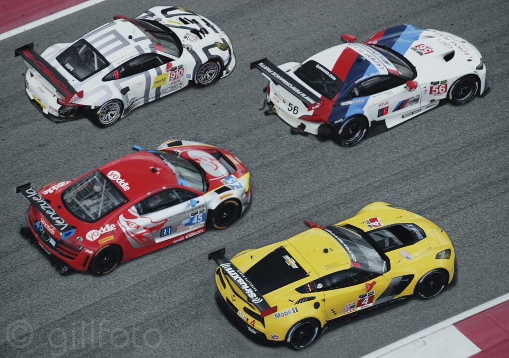 Prototipo de carreras en el circuito de Silverstone durante una carrera de resistencia europea