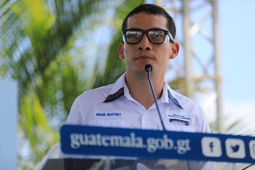 Miguel Gómez Martínez, ministro de Hacienda y Crédito Público de Colombia, durante una sesión de trabajo