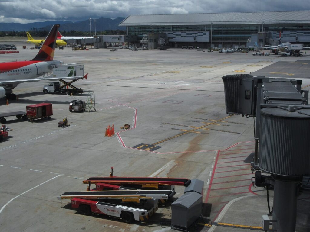 Vista del aeropuerto internacional El Dorado de Bogotá, donde se produjo la captura de dos operadores logísticos