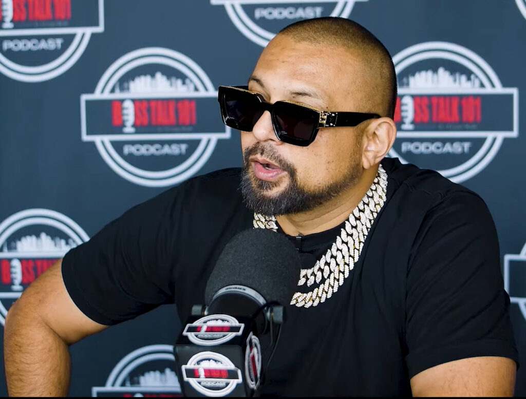 El cantante jamaicano Sean Paul actuando en un escenario durante un concierto