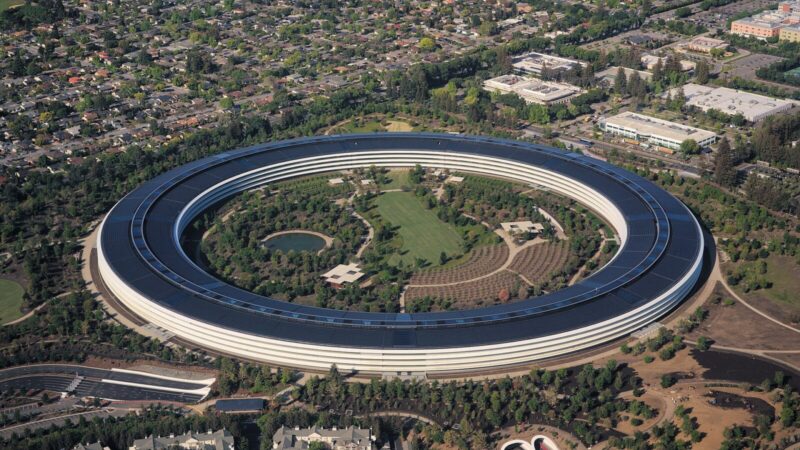 Centro de datos con servidores para cargas de inteligencia artificial