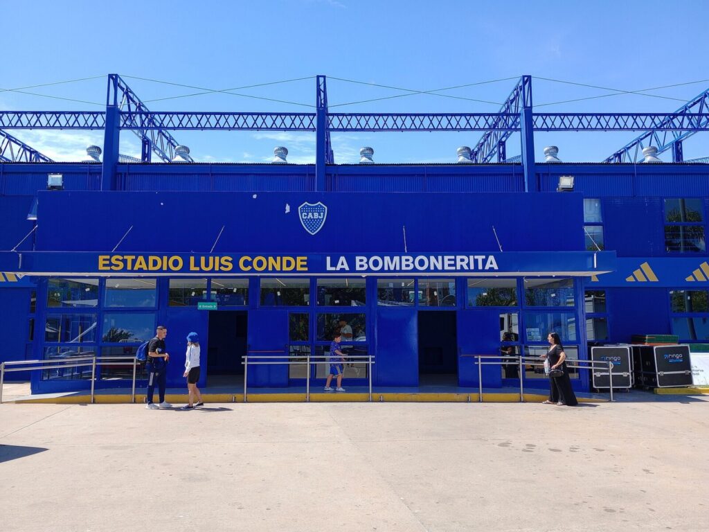 El arquero Álvaro Montero en una acción con la camiseta de Boca Juniors, club que no podrá contar con él para los cuartos de final de la Copa Argentina.