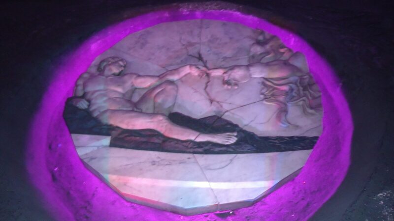 Esculturas en resina y bronce de la exposición Susurros de la Tierra en el Museo Subterráneo Monumental 180 de la Catedral de Sal de Zipaquirá