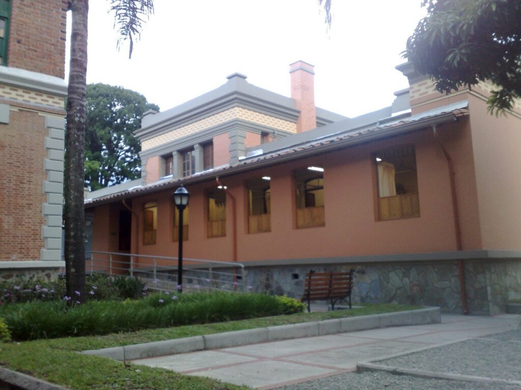 Sede del Hospital San Vicente Fundación en Medellín, cuyo servicio de urgencias opera por encima de su capacidad