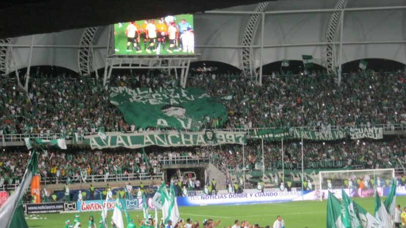 Jugadoras de Deportivo Cali y Atlético Nacional durante el partido de ida de la semifinal de la Liga Femenina BetPlay