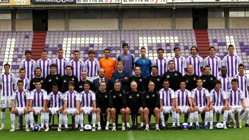 Autobús del primer equipo del Real Valladolid en la vía, el vehículo donde viajó escondido un menor marroquí desde Ceuta