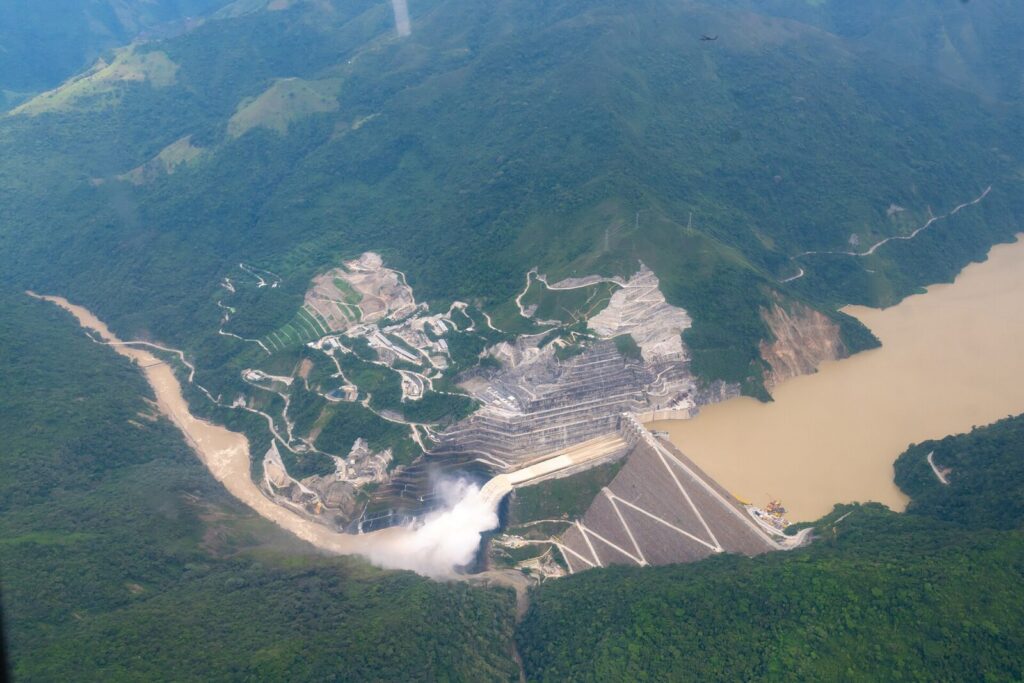 Vista del embalse de la hidroeléctrica Hidroituango, en Antioquia, cuyo nivel de reservas será aumentado por EPM