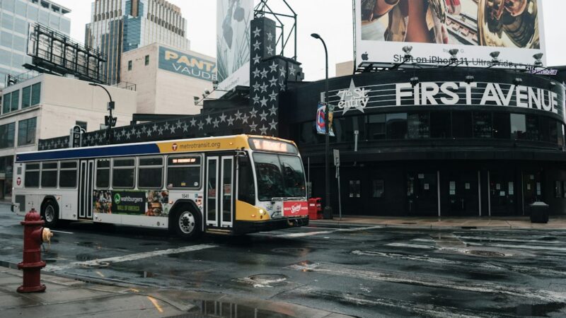 Bus del MÍO se incendió en el centro de Cali: evacuaron a los pasajeros y no hubo heridos