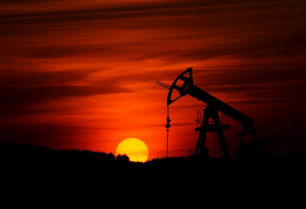 Equipo de extracción de petróleo en un campo de explotación, en referencia a la expansión de GeoPark en Colombia, Argentina y Venezuela