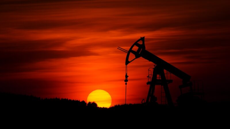 Equipo de extracción de petróleo en un campo de explotación, en referencia a la expansión de GeoPark en Colombia, Argentina y Venezuela
