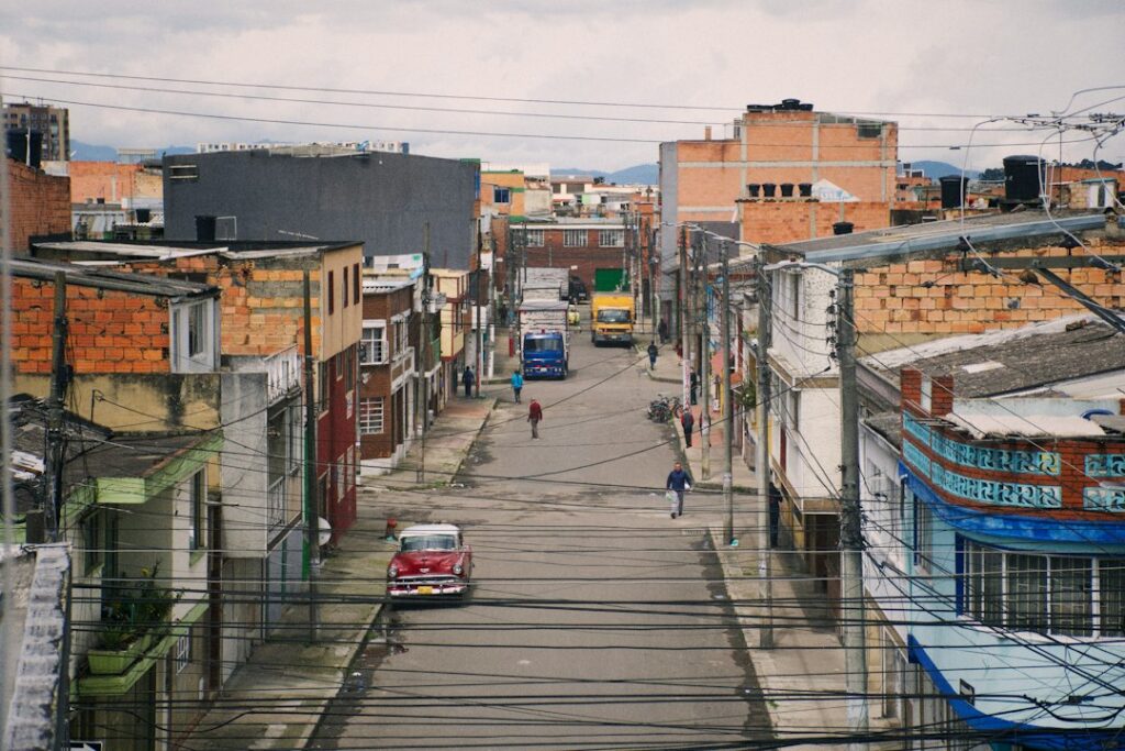 Calle residencial en la localidad de Kennedy, al suroeste de Bogotá