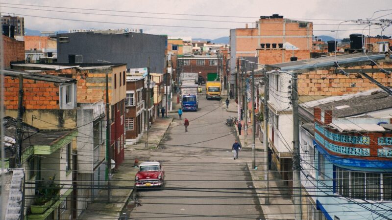 Calle residencial en la localidad de Kennedy, al suroeste de Bogotá