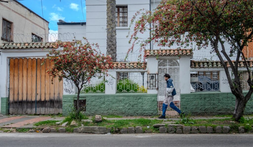 Calle en la localidad de Engativá, al noroccidente de Bogotá, donde se registró la desaparición de una menor de 16 años.