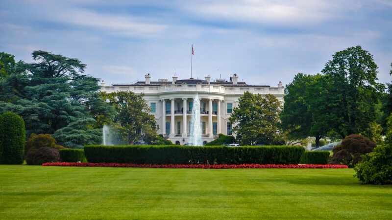 María Consuelo Araújo, embajadora de Colombia en Estados Unidos, al presentar sus cartas credenciales ante Donald Trump