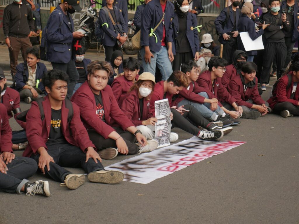 Estudiantes universitarios manifestándose durante una jornada de protesta