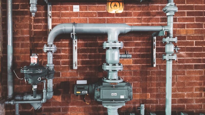 Tuberías e infraestructura de una planta de tratamiento de agua, similares a las que requiere mantenimiento en el acueducto de Ipiales