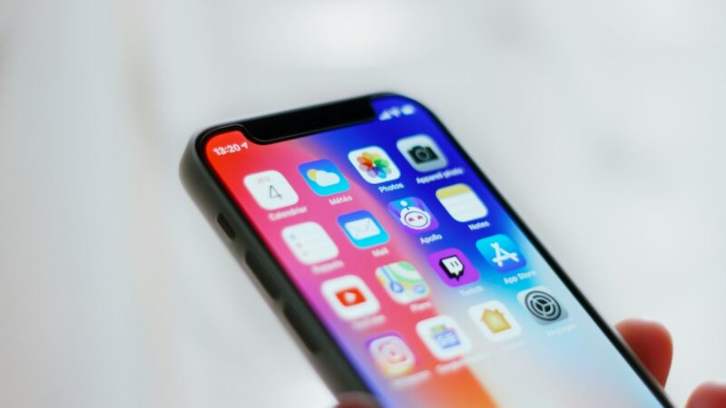 iPhone mostrando una pantalla de seguridad y privacidad con la nueva protección contra estafas de iOS 27