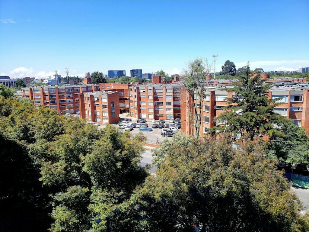 Vista de edificios residenciales en Bosa, localidad del suroccidente de Bogotá, donde fueron halladas sin vida dos mujeres.