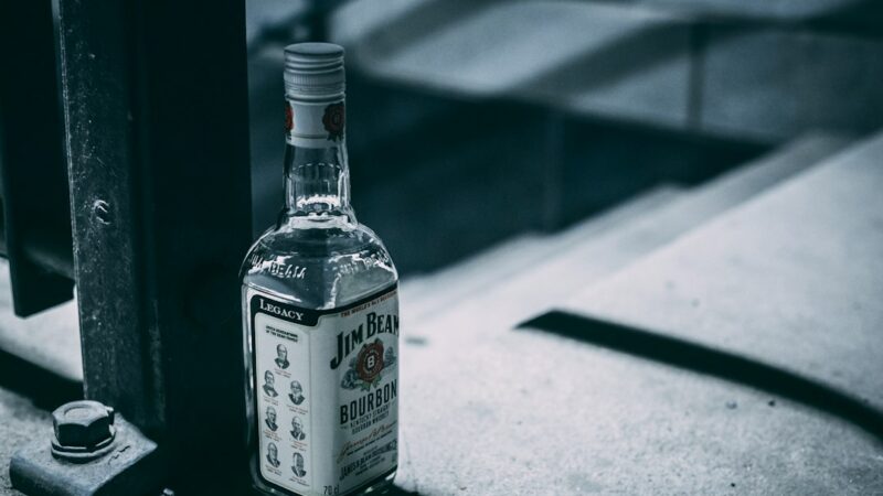 Botella de Aguardiente Amarillo de Manzanares, marca ganadora del Gran Effie 2026 en Colombia