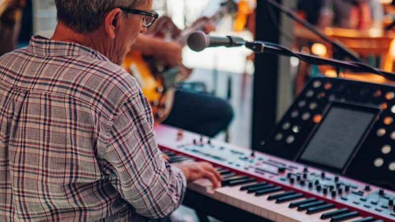 El cantante colombiano Alci Acosta, referente del bolero, fue dado de alta después de varios días hospitalizado