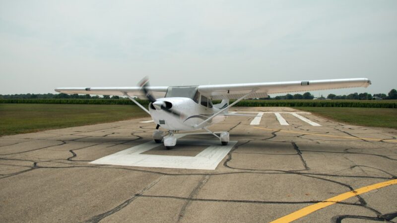 Avioneta Cessna de un solo motor, tipo de aeronave similar a la que se accidentó en el Parque Nacional Tatamá, en el Chocó