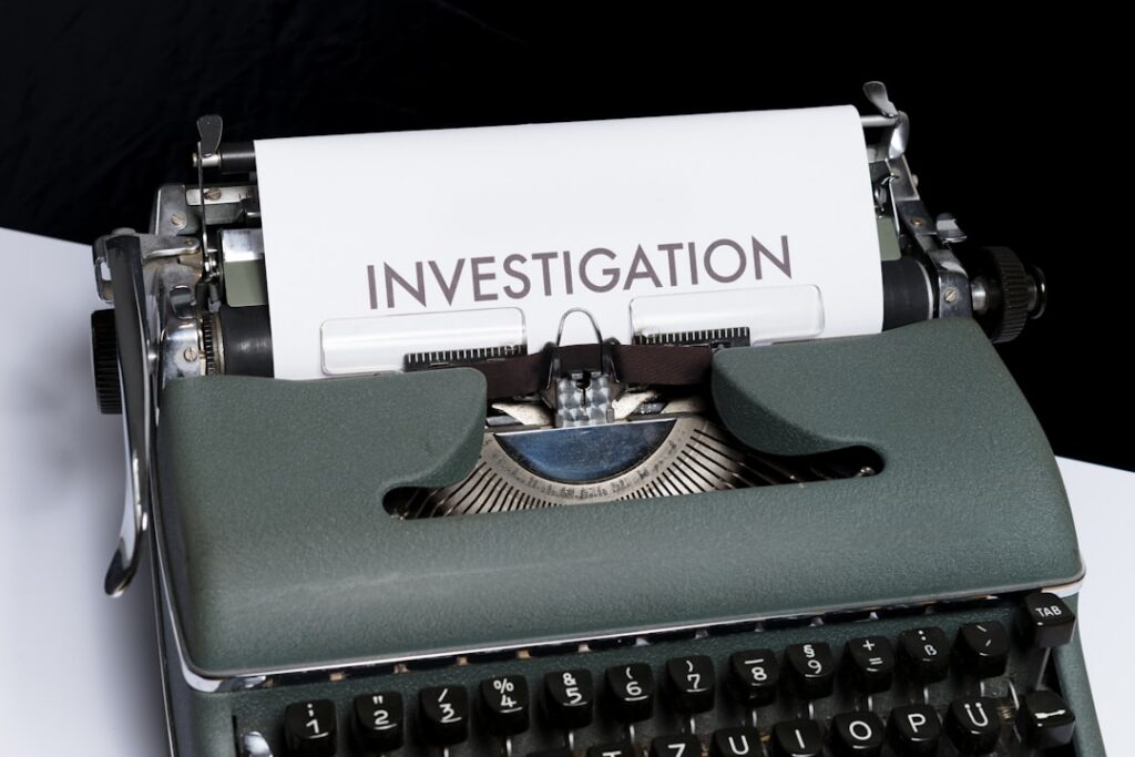 Documentos y elementos asociados a una investigación judicial por la desaparición de una persona
