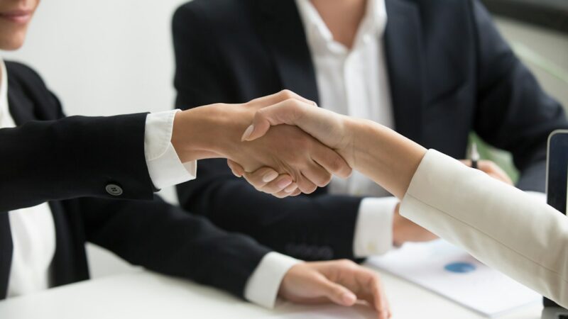 Representación del encuentro diplomático entre autoridades de Colombia y Emiratos Árabes Unidos para discutir cooperación en energía e infraestructura.