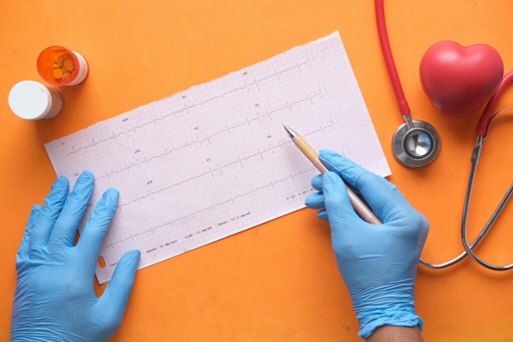 Control médico de salud cardiovascular, relacionado con la prevención del daño cardíaco por inflamación crónica