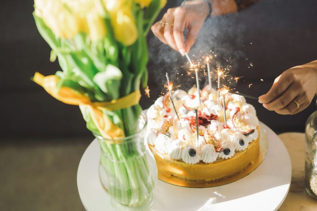 Valentina Ferrer durante la celebración de su cumpleaños, acompañada de su hijo Río, días después de anunciar su separación de J Balvin