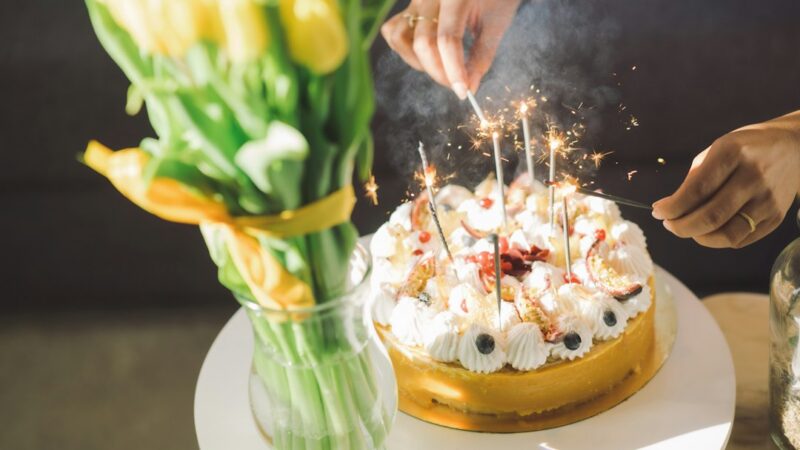 Valentina Ferrer durante la celebración de su cumpleaños, acompañada de su hijo Río, días después de anunciar su separación de J Balvin