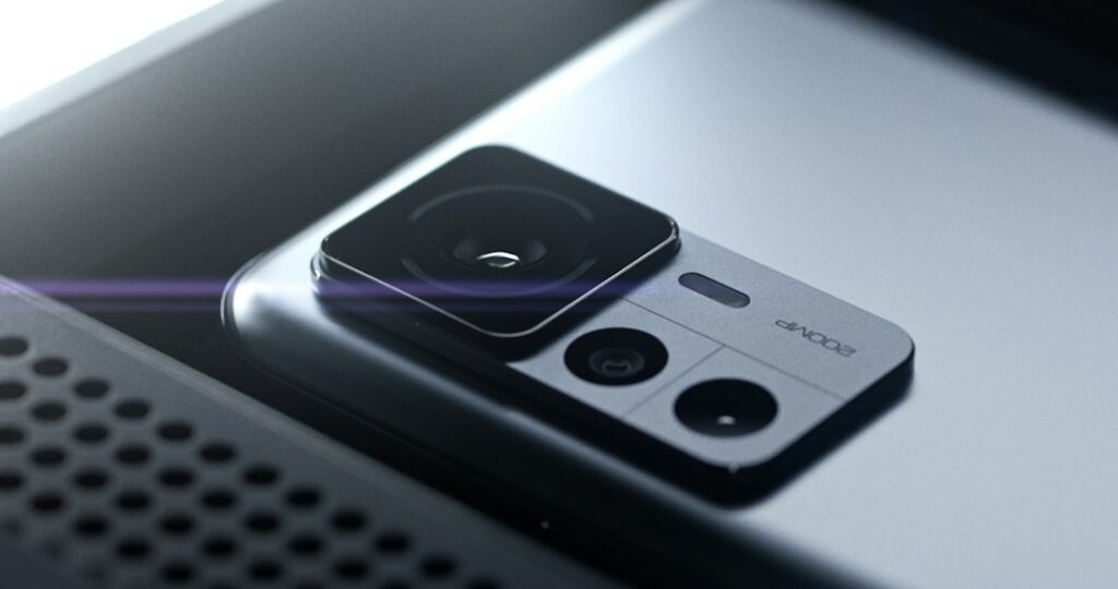 Detalle del diseño trasero de un smartphone con módulo de cámaras, en referencia al panel secundario que tendría el Honor 700 Pro.