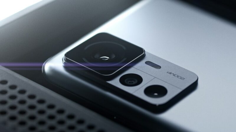 Detalle del diseño trasero de un smartphone con módulo de cámaras, en referencia al panel secundario que tendría el Honor 700 Pro.