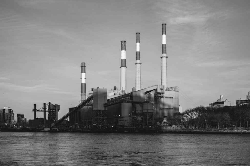 Vista de una planta industrial de gas natural, imagen referencial del sector afectado por el racionamiento
