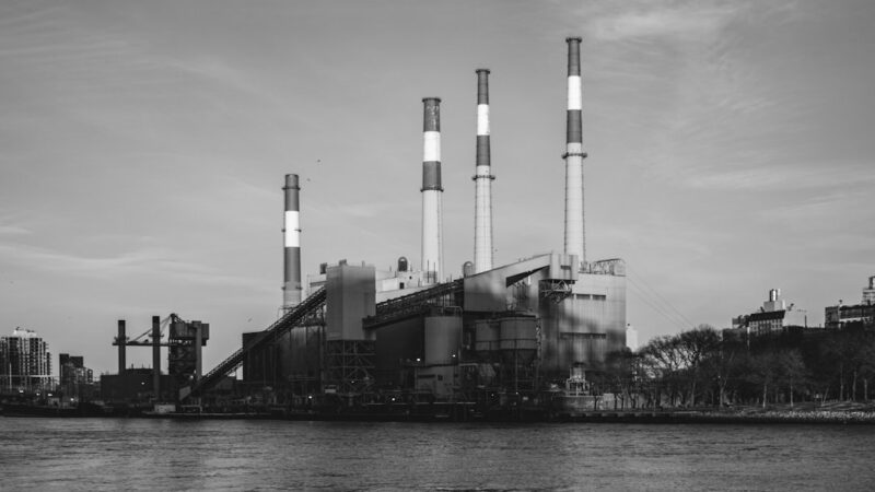 Vista de una planta industrial de gas natural, imagen referencial del sector afectado por el racionamiento