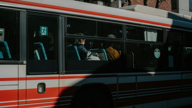 Estudiantes de instituciones educativas oficiales de Bogotá, beneficiarios del Subsidio de Transporte Escolar del Distrito