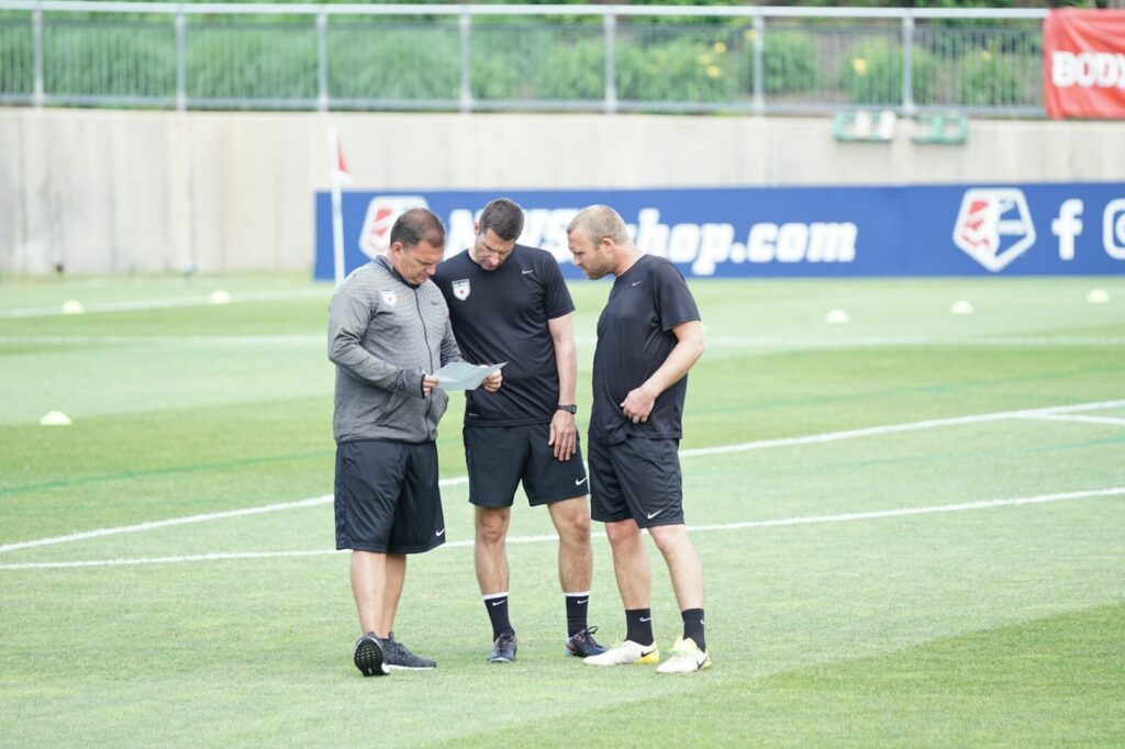 El técnico Néstor Lorenzo durante una rueda de prensa de la Selección Colombia