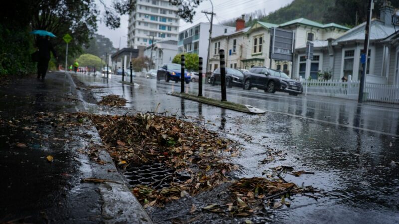 Calles costeras afectadas por lluvias intensas e inundaciones durante una tormenta