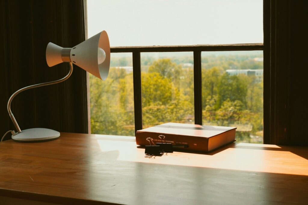 Router inalámbrico doméstico, equipo que distribuye la señal de internet en una vivienda