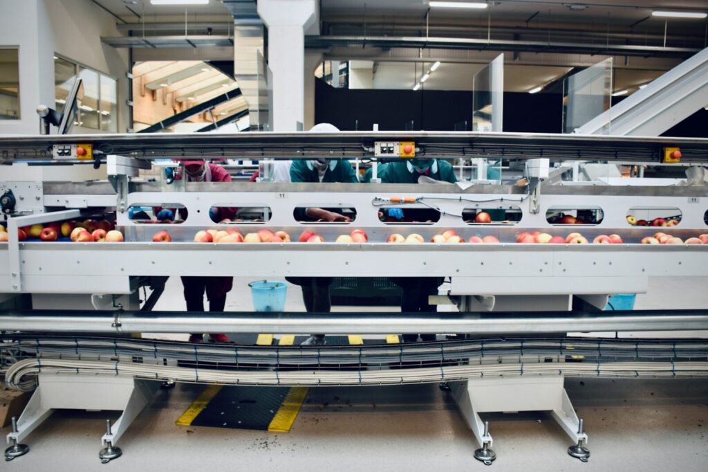 Instalaciones industriales y producción de alimentos asociadas con la expansión de una compañía multinacional