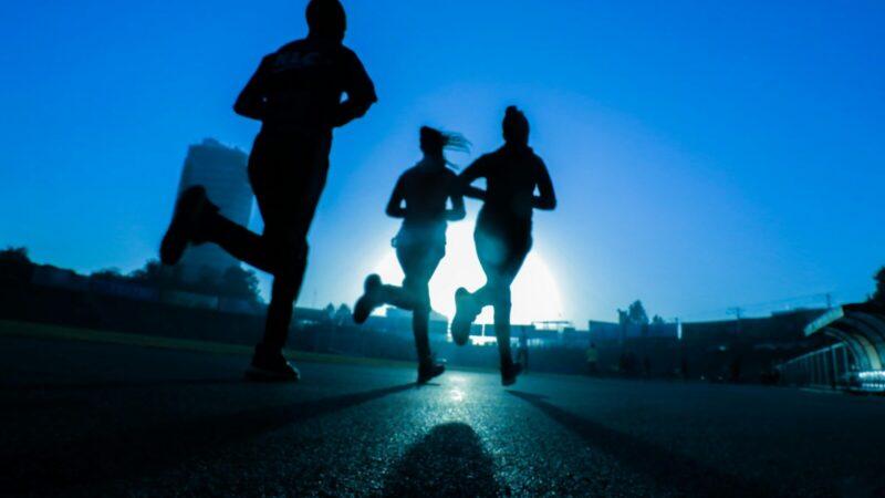 Corredores durante una competencia en ruta; la Media Maratón de Cundinamarca 2026 se correrá en Anapoima.