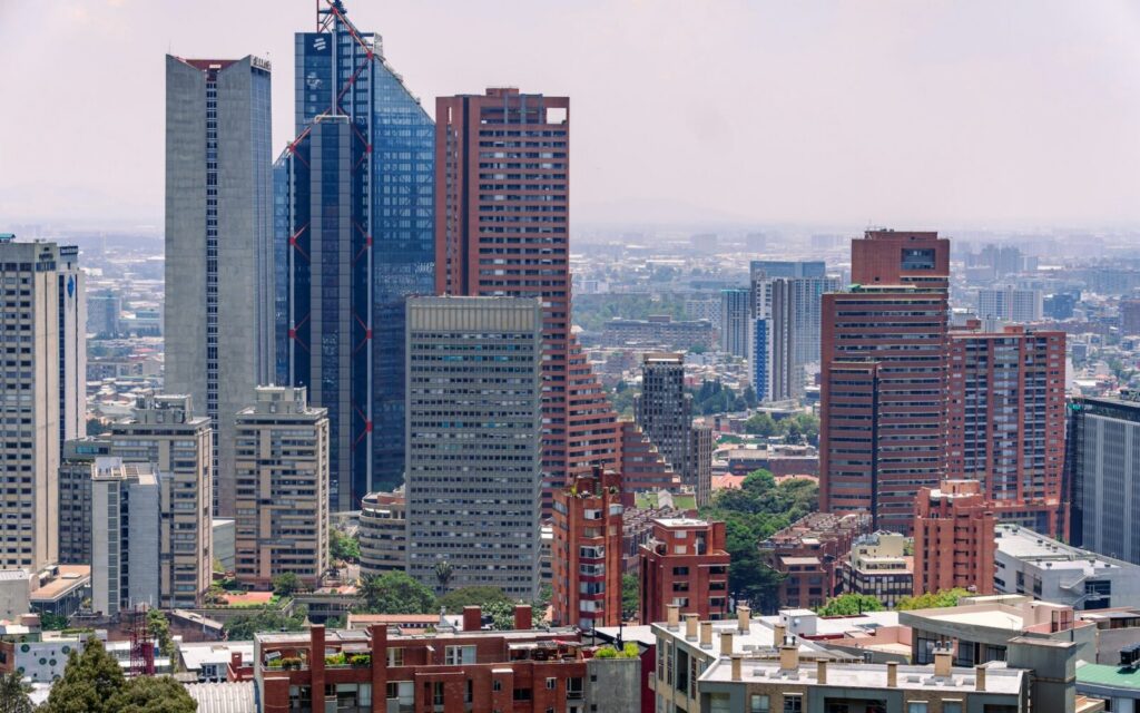Edificio institucional en Bogotá relacionado con decisiones tributarias y administrativas de la ciudad