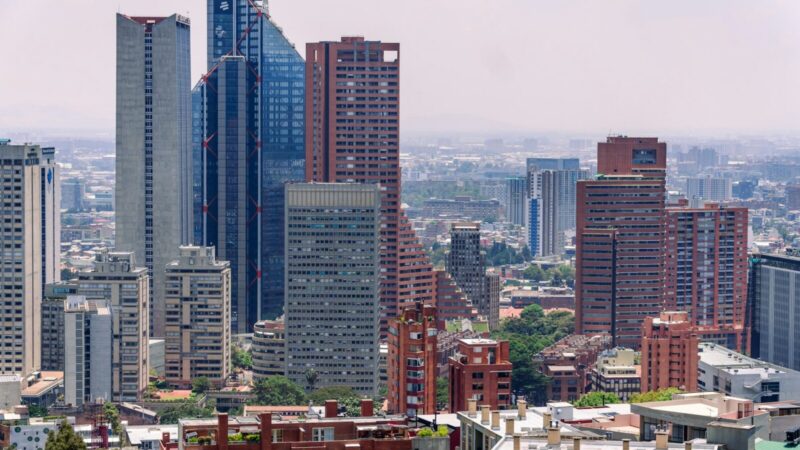 Edificio institucional en Bogotá relacionado con decisiones tributarias y administrativas de la ciudad