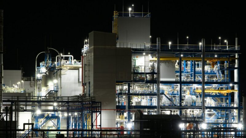 Instalaciones industriales dedicadas a la extracción y producción de petróleo y gas