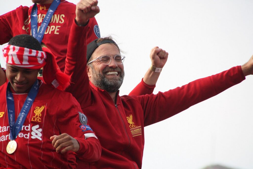 Jürgen Klopp, técnico que regresará a la selección de Alemania y encabeza el ranking de salarios de los entrenadores debutantes en la fecha FIFA