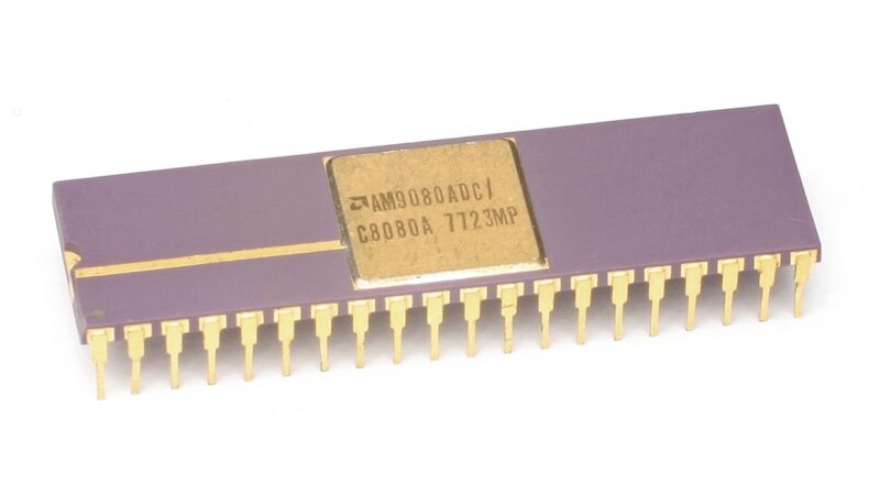Procesador de computador sobre una placa base, en referencia al negocio de chips de AMD, compañía que superó el billón de dólares en valor bursátil